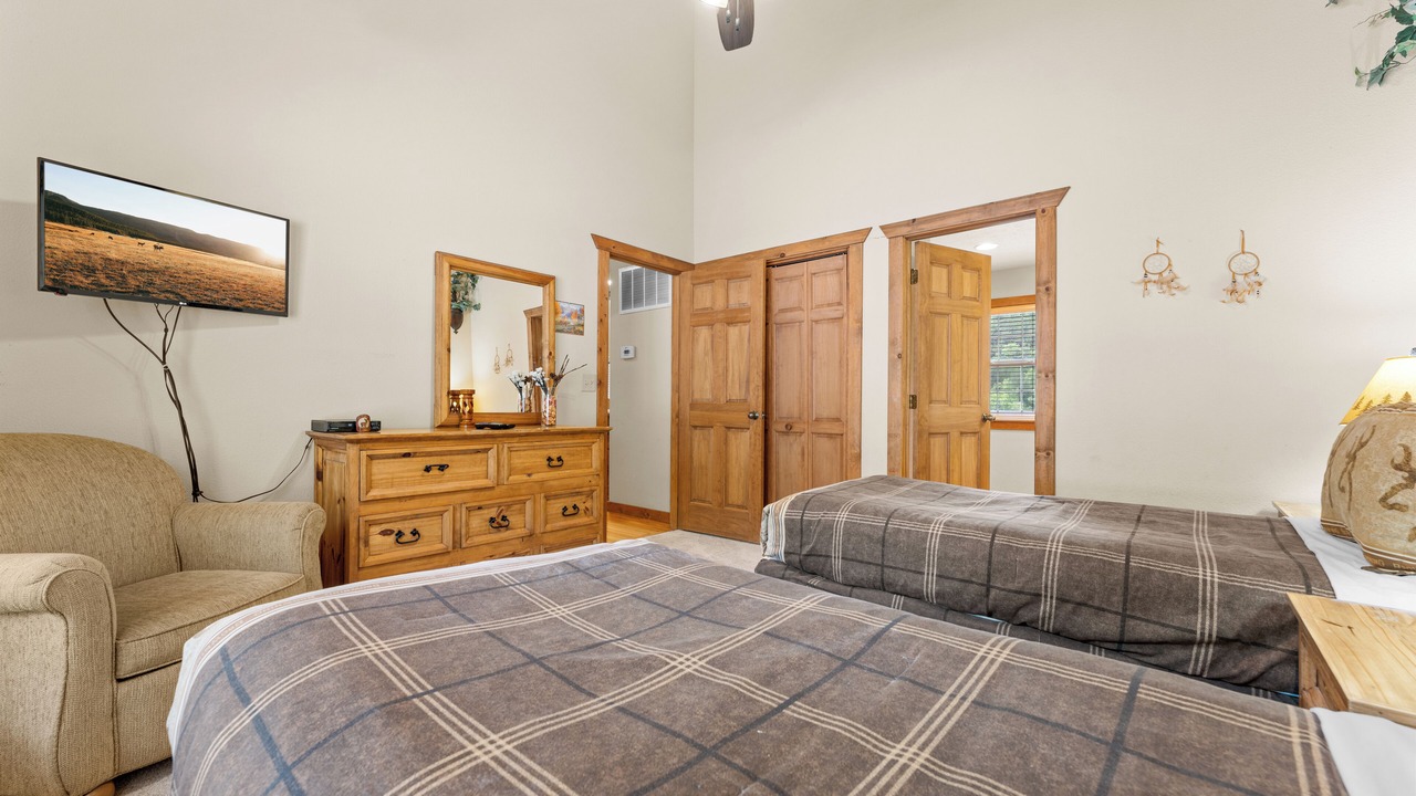 Photo of Bedroom in Branson West