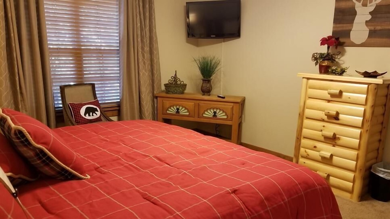 Photo of Bedroom in Branson West