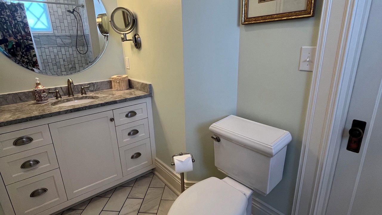 Photo of Bathroom in Cherokee Triangle