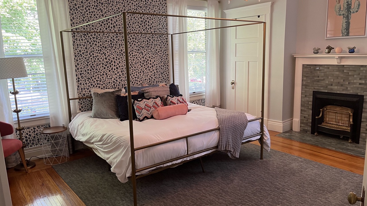 Photo of Livingroom in Cherokee Triangle
