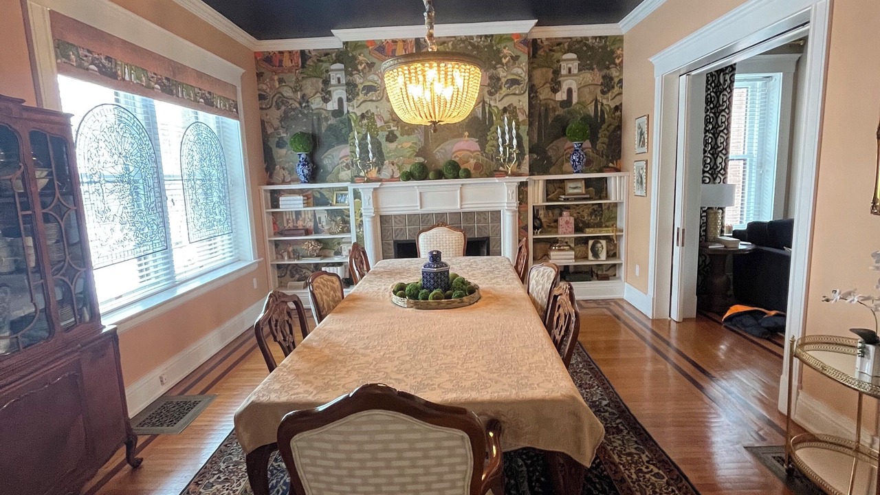 Photo of Livingroom in Cherokee Triangle