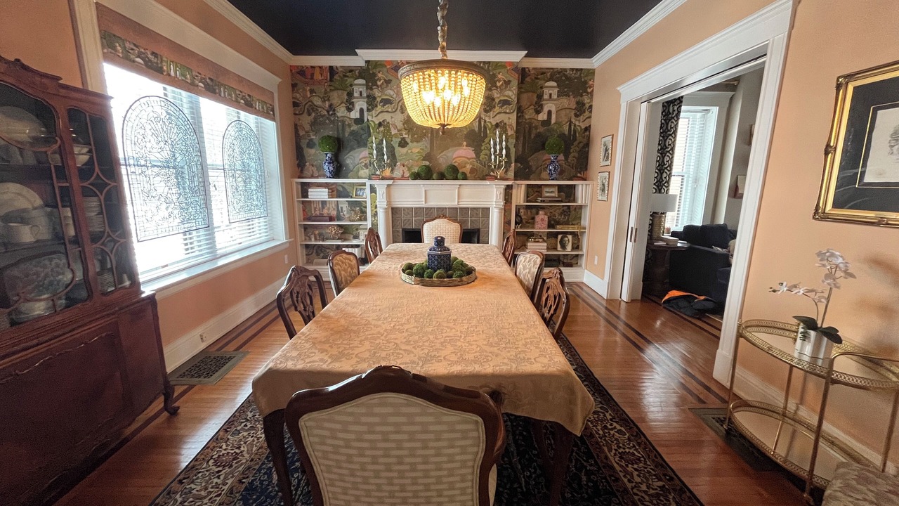 Photo of Livingroom in Cherokee Triangle