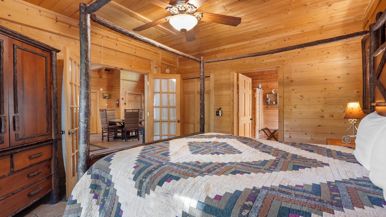Photo of Bedroom in Branson Cedars