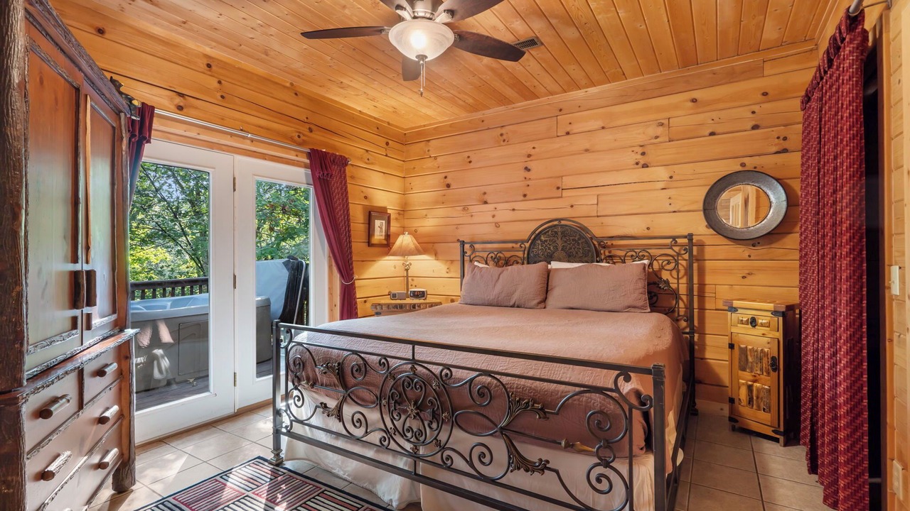 Photo of Bedroom in Branson Cedars