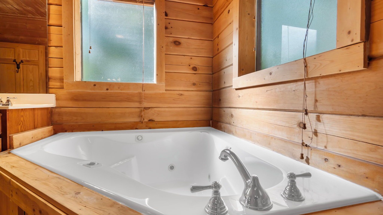 Photo of Bathroom in Branson Cedars