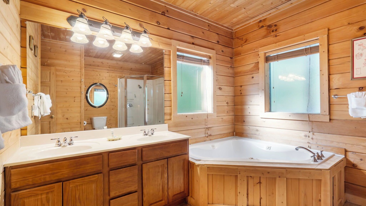 Photo of Bathroom in Branson Cedars