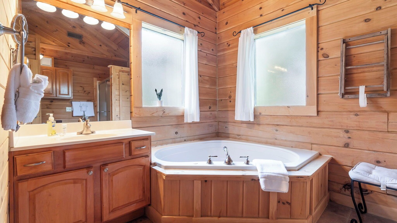 Photo of Bathroom in Branson Cedars