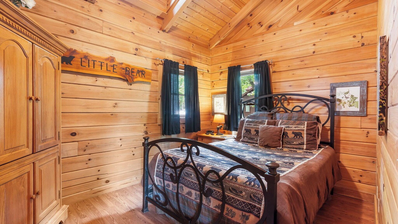 Photo of Bedroom in Branson Cedars