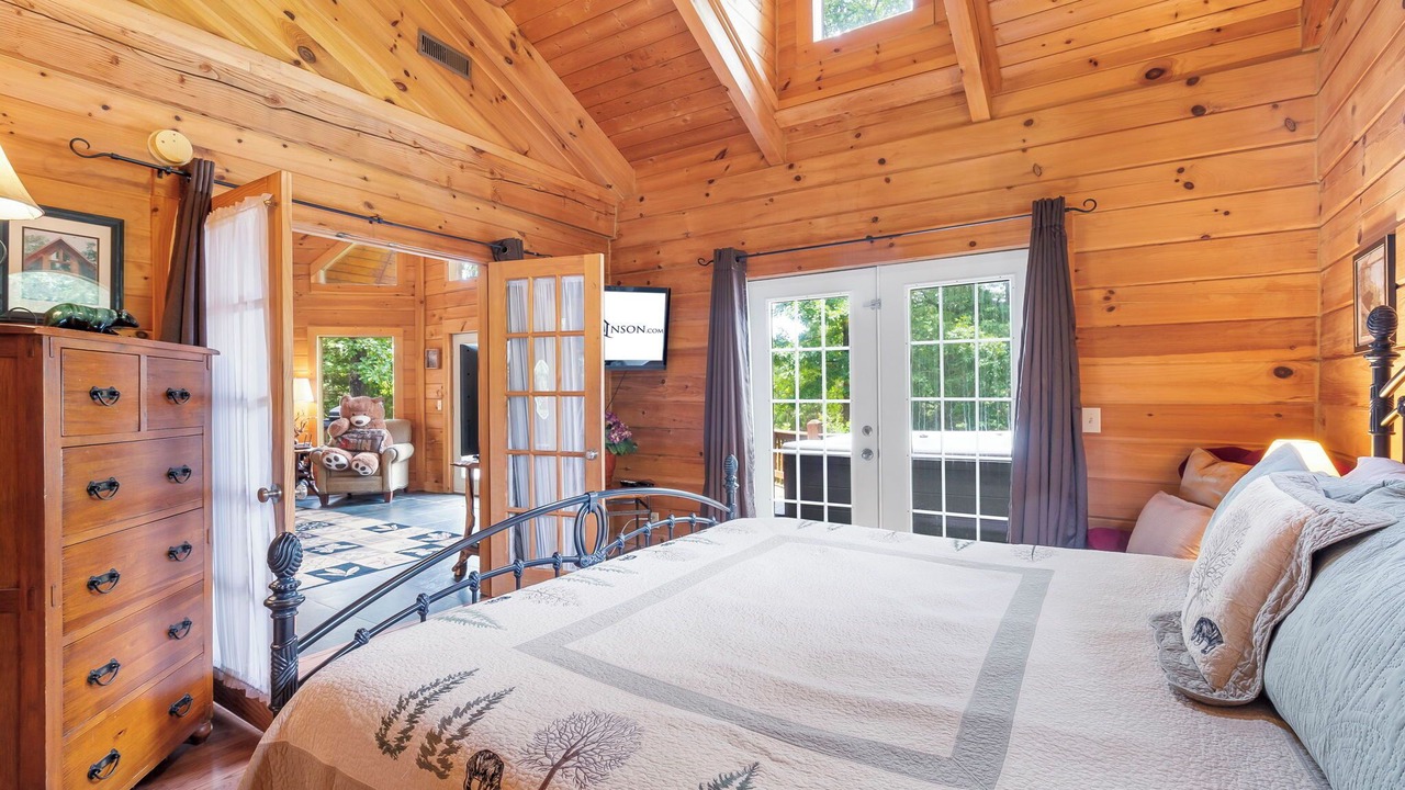 Photo of Bedroom in Branson Cedars