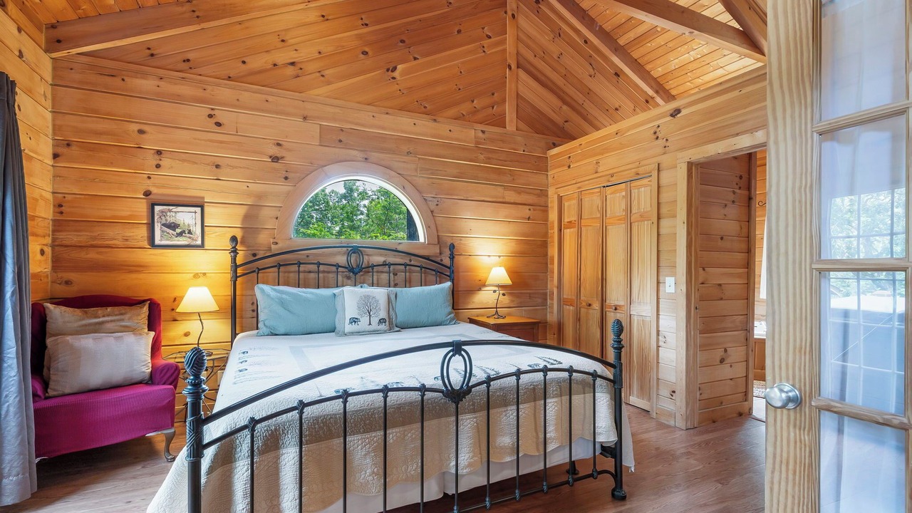 Photo of Bedroom in Branson Cedars