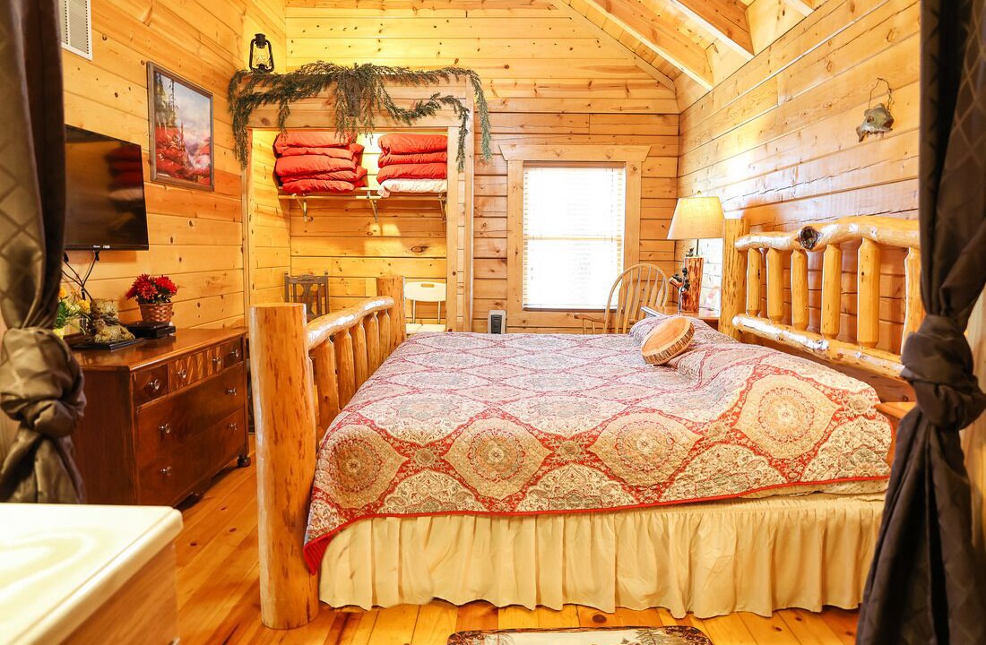 Photo of Bedroom in Blue Eye