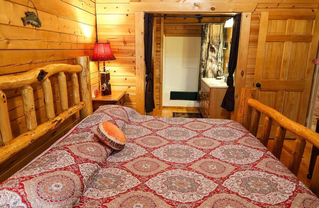 Photo of Bedroom in Blue Eye