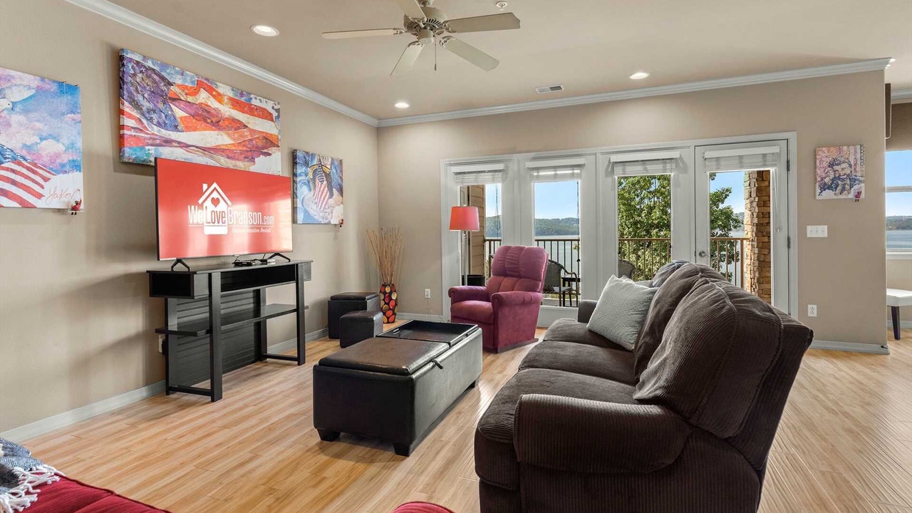 Photo of Livingroom in Hollister
