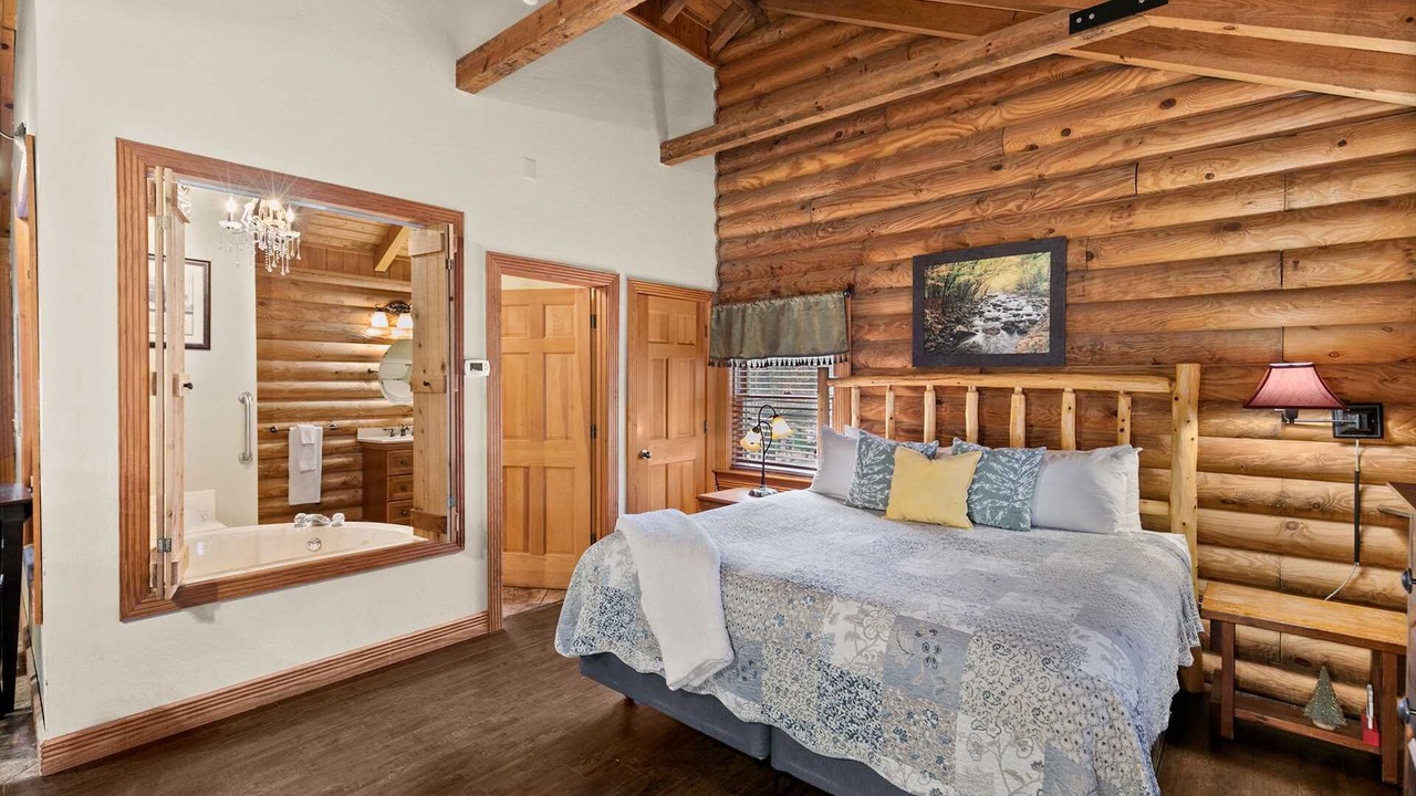 Photo of Bedroom in Branson Theater District