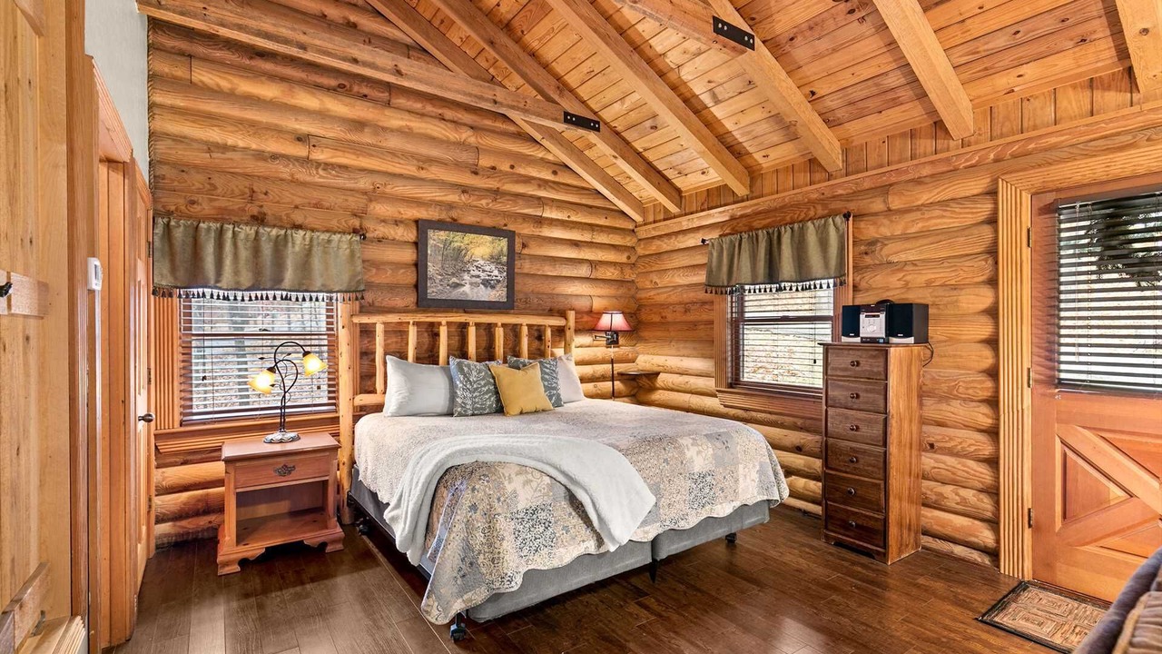 Photo of Bedroom in Branson Theater District