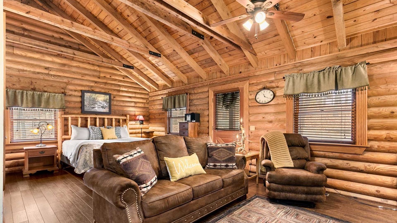 Photo of Bedroom in Branson Theater District