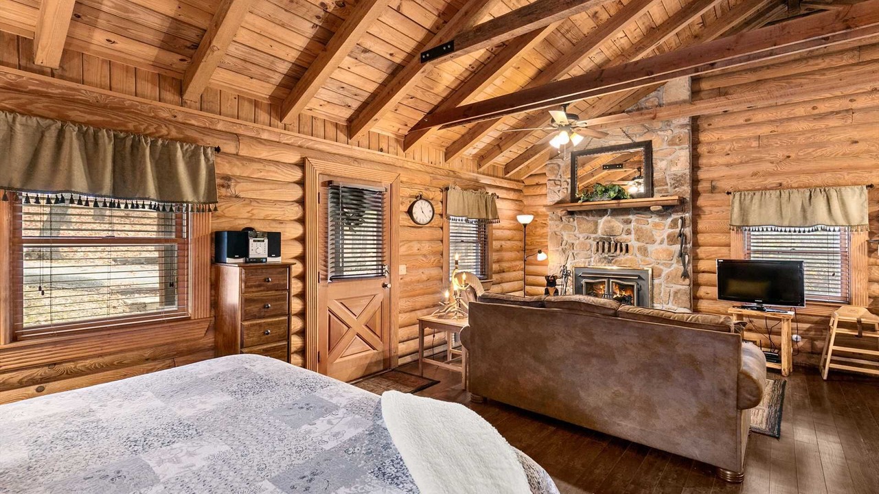 Photo of Bedroom in Branson Theater District