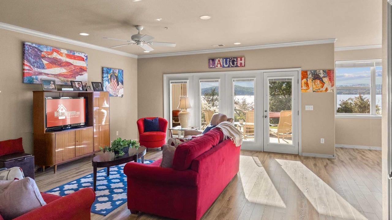 Photo of Livingroom in Hollister