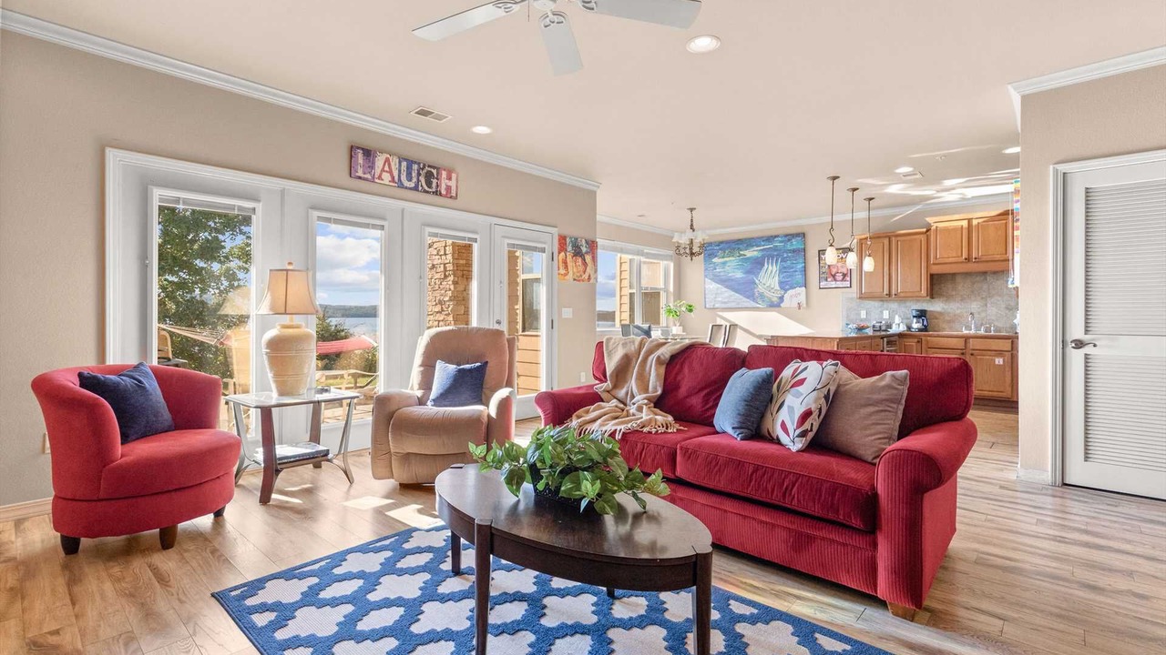 Photo of Livingroom in Hollister