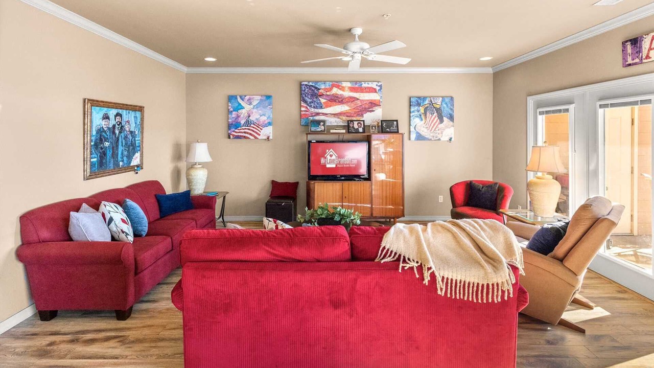 Photo of Livingroom in Hollister