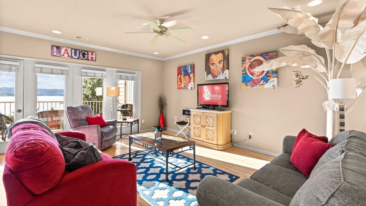 Photo of Livingroom in Hollister