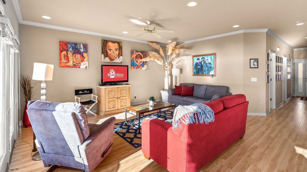 Photo of Livingroom in Hollister