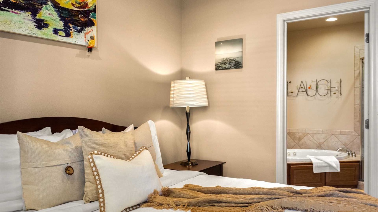 Photo of Bedroom in Hollister