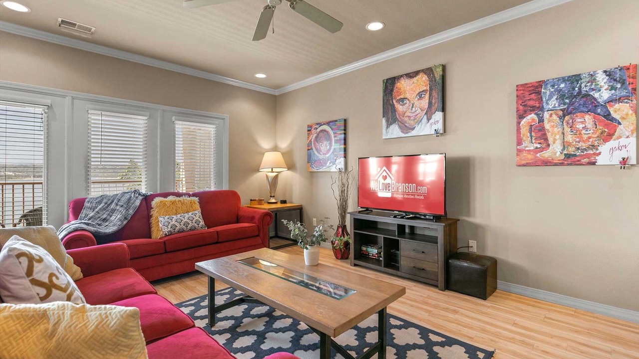 Photo of Livingroom in Hollister