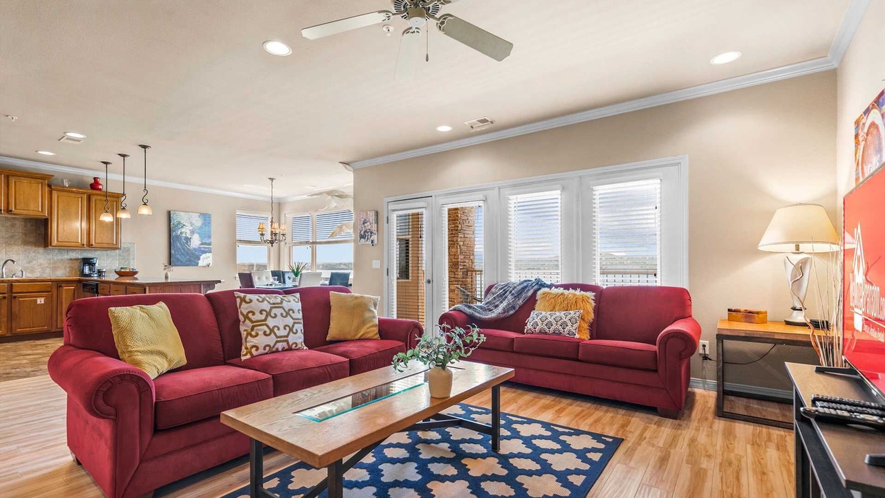 Photo of Livingroom in Hollister