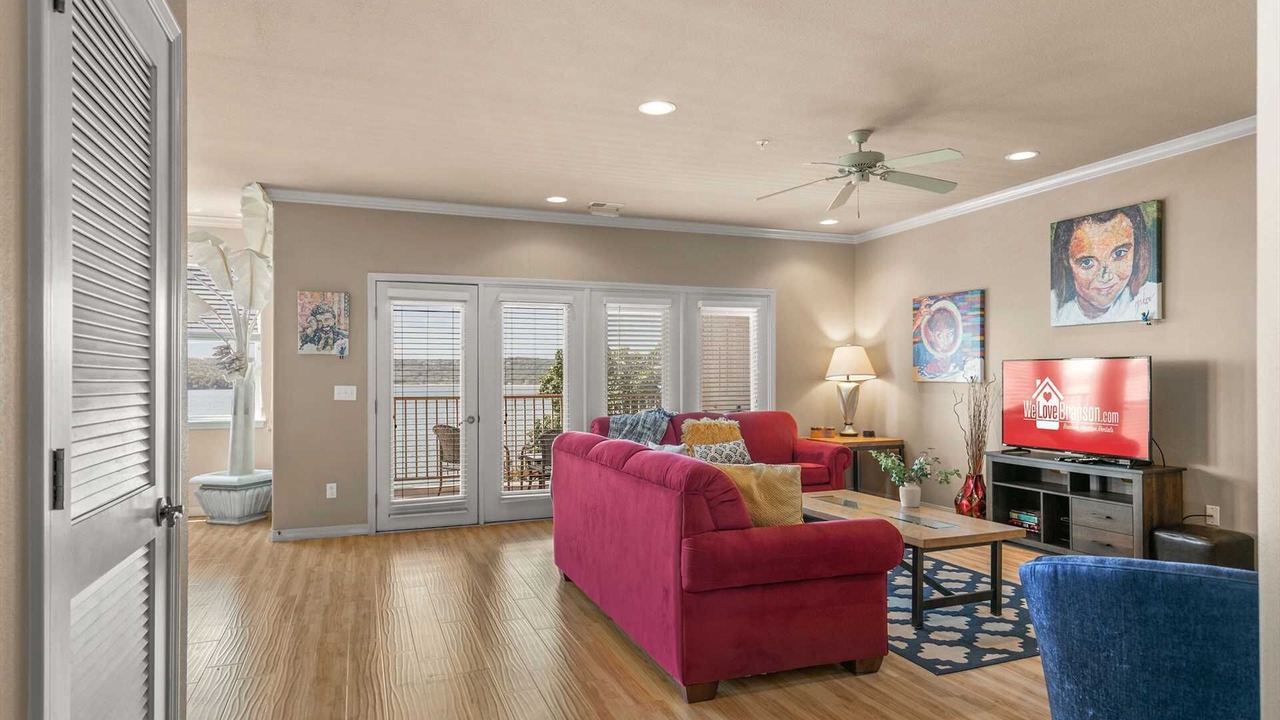 Photo of Livingroom in Hollister