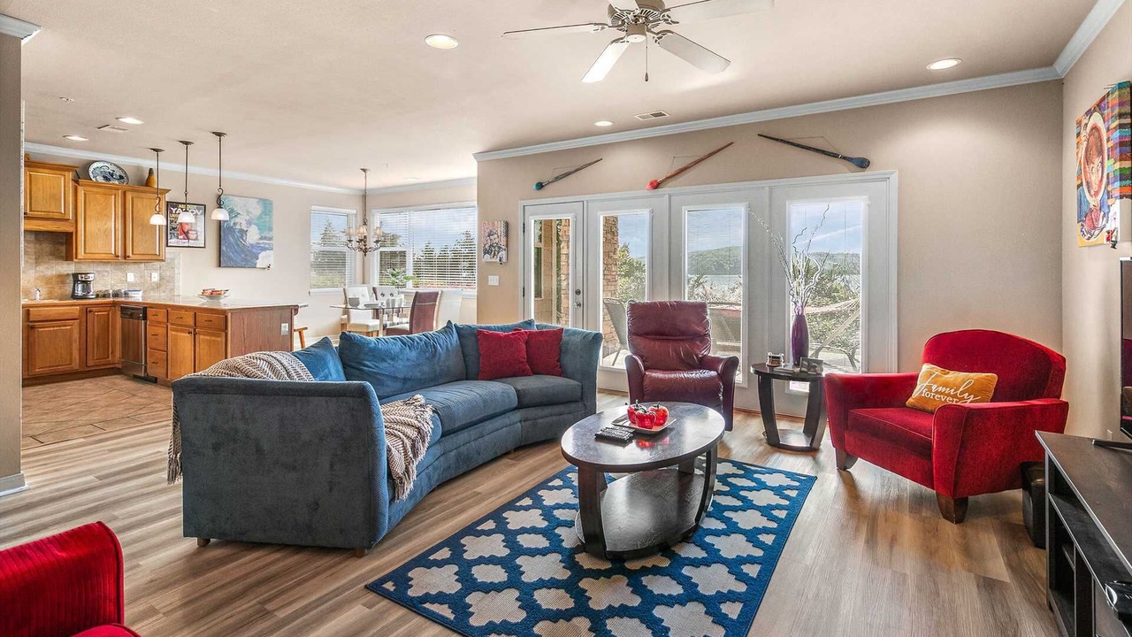 Photo of Livingroom in Hollister