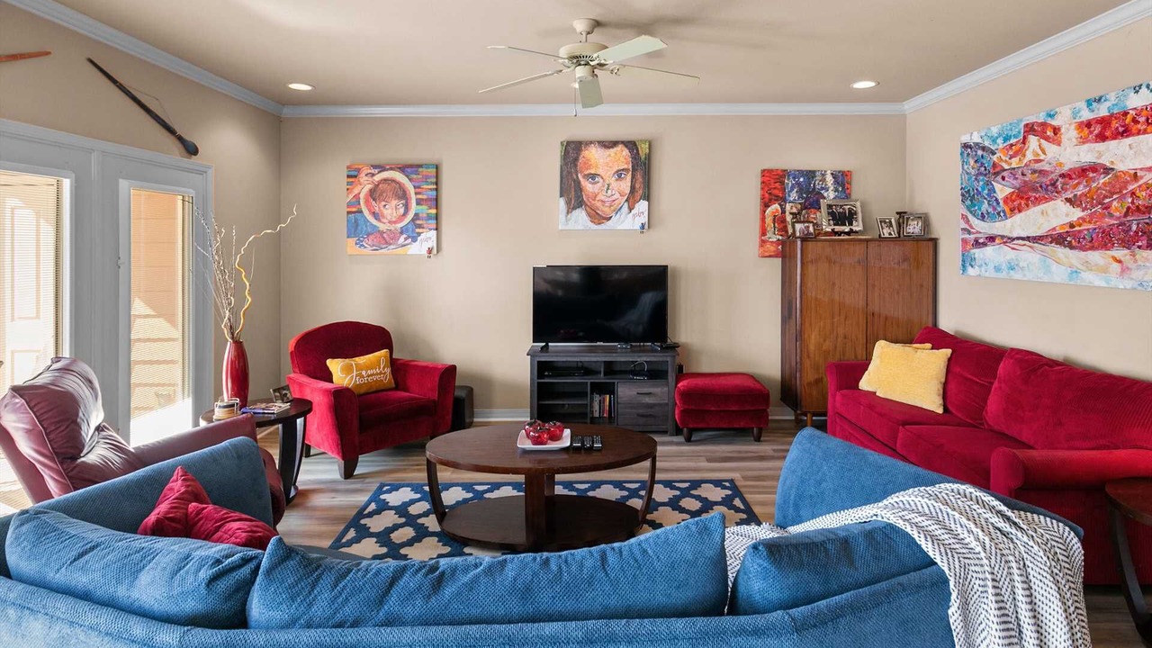 Photo of Livingroom in Hollister