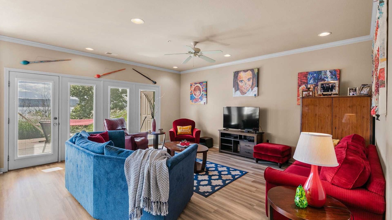 Photo of Livingroom in Hollister