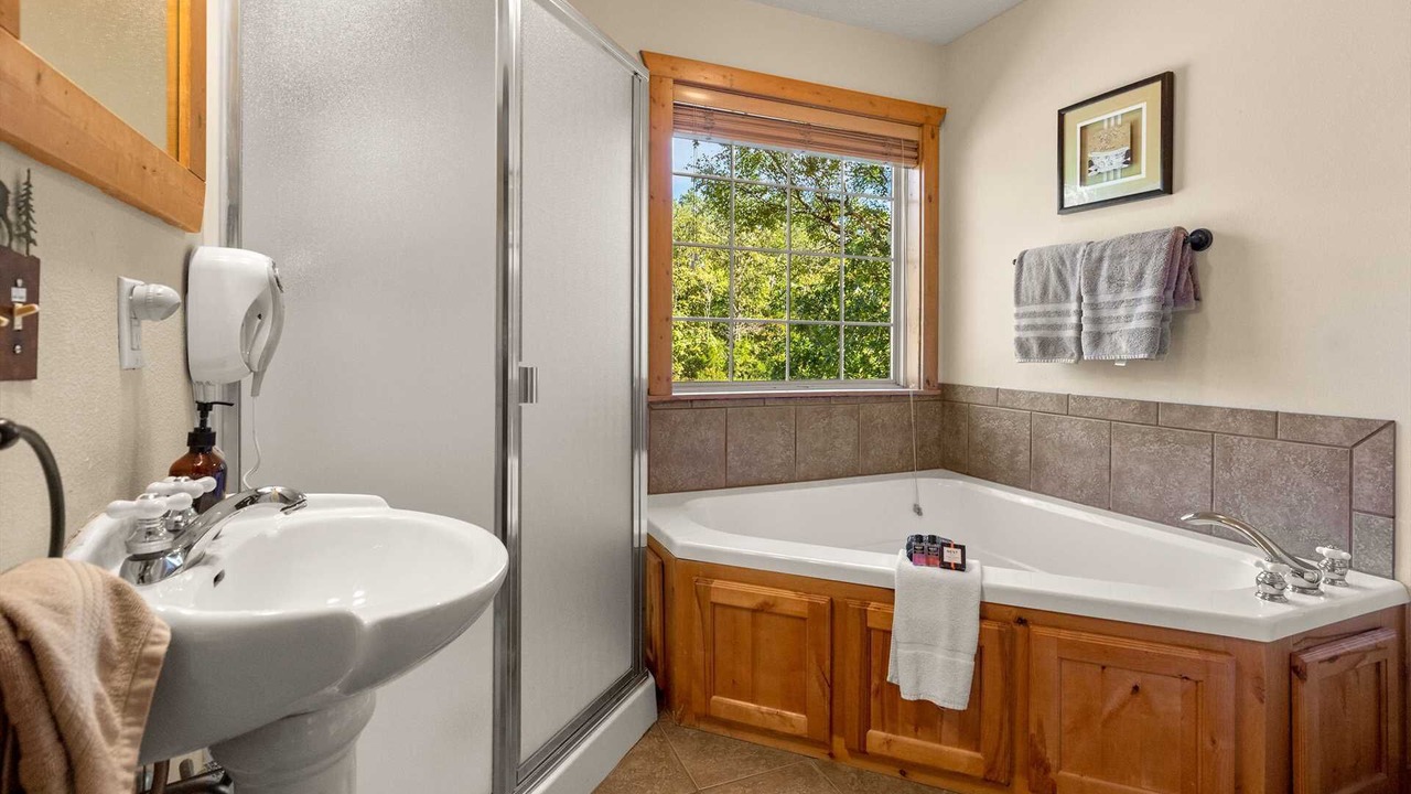 Photo of Bathroom in Reeds Spring