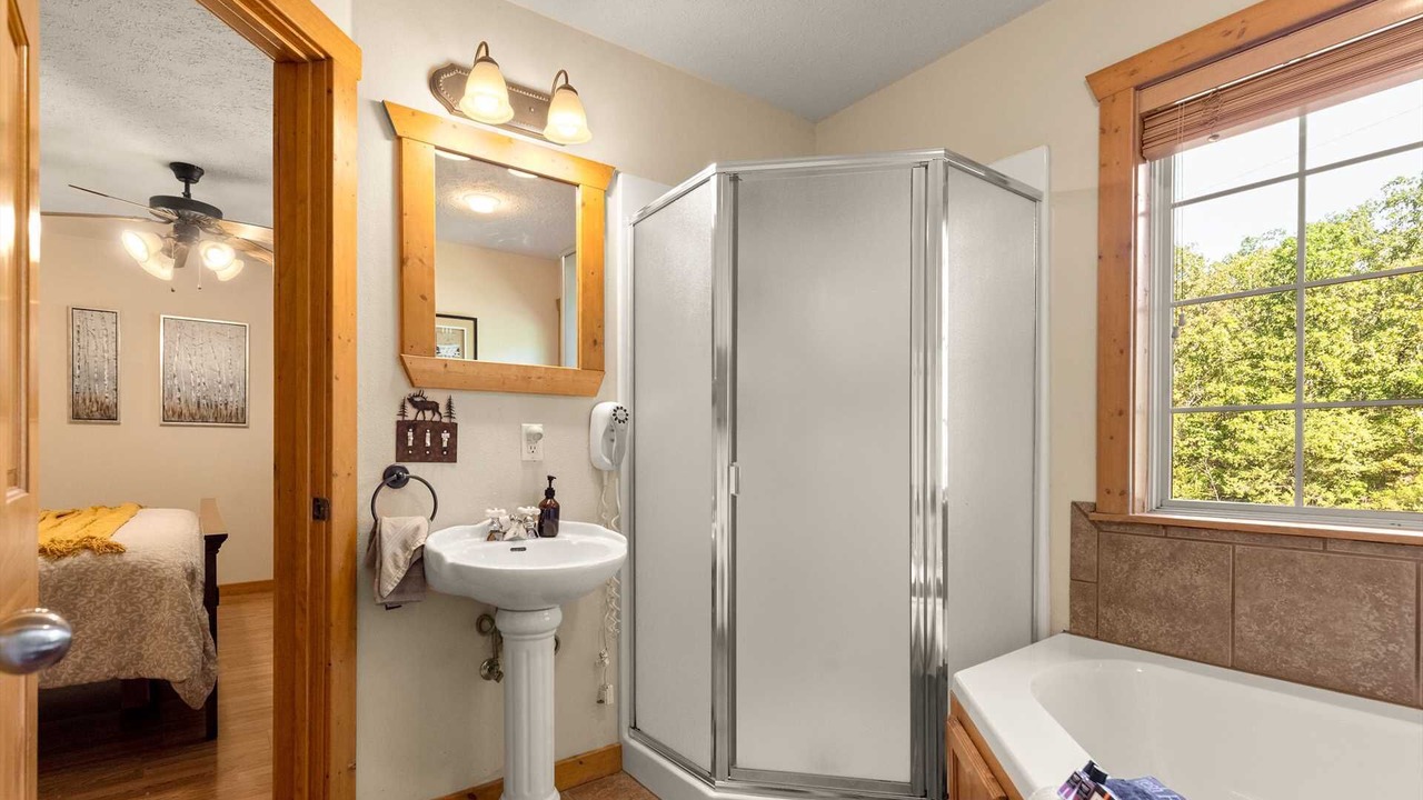 Photo of Bathroom in Reeds Spring