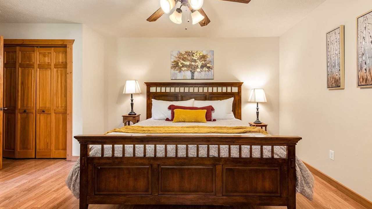 Photo of Bedroom in Reeds Spring