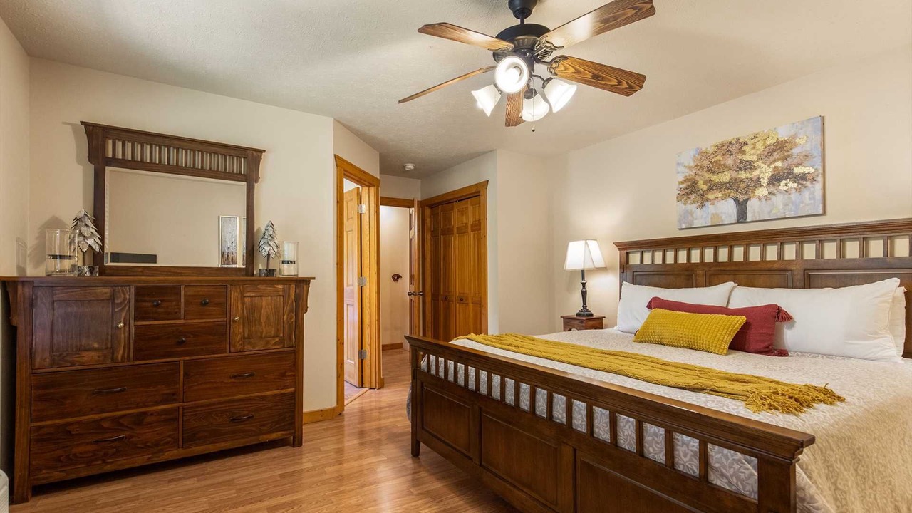 Photo of Bedroom in Reeds Spring