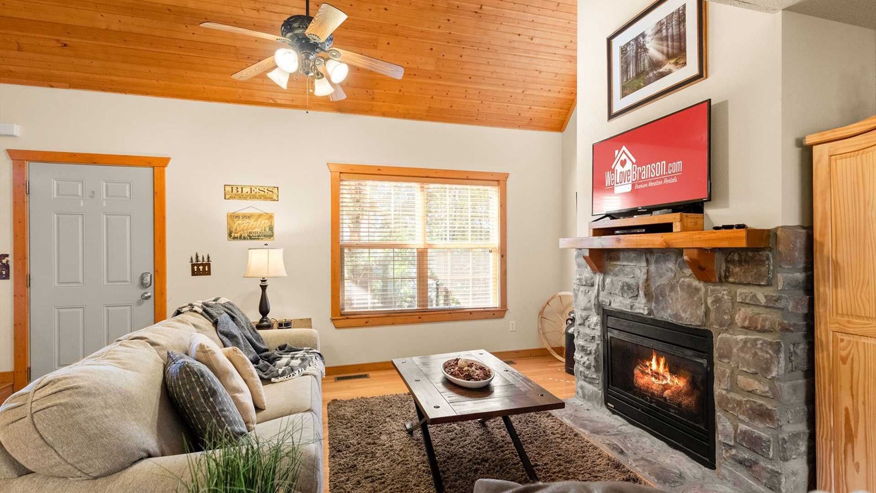 Photo of Livingroom in Reeds Spring