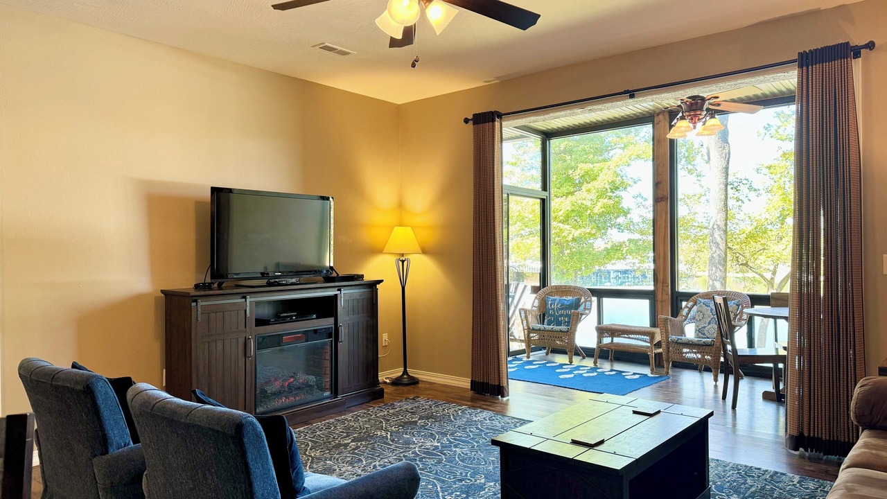 Photo of Livingroom in Hollister