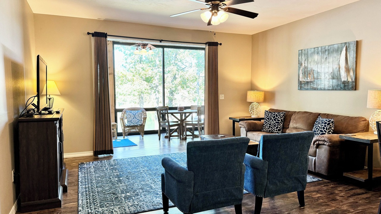 Photo of Livingroom in Hollister