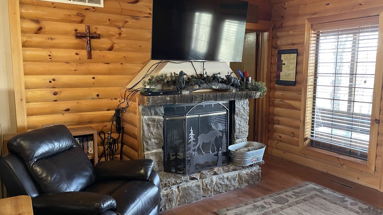 Photo of Livingroom in Notch Estates