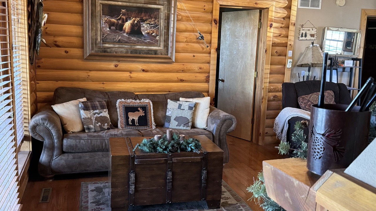 Photo of Livingroom in Notch Estates