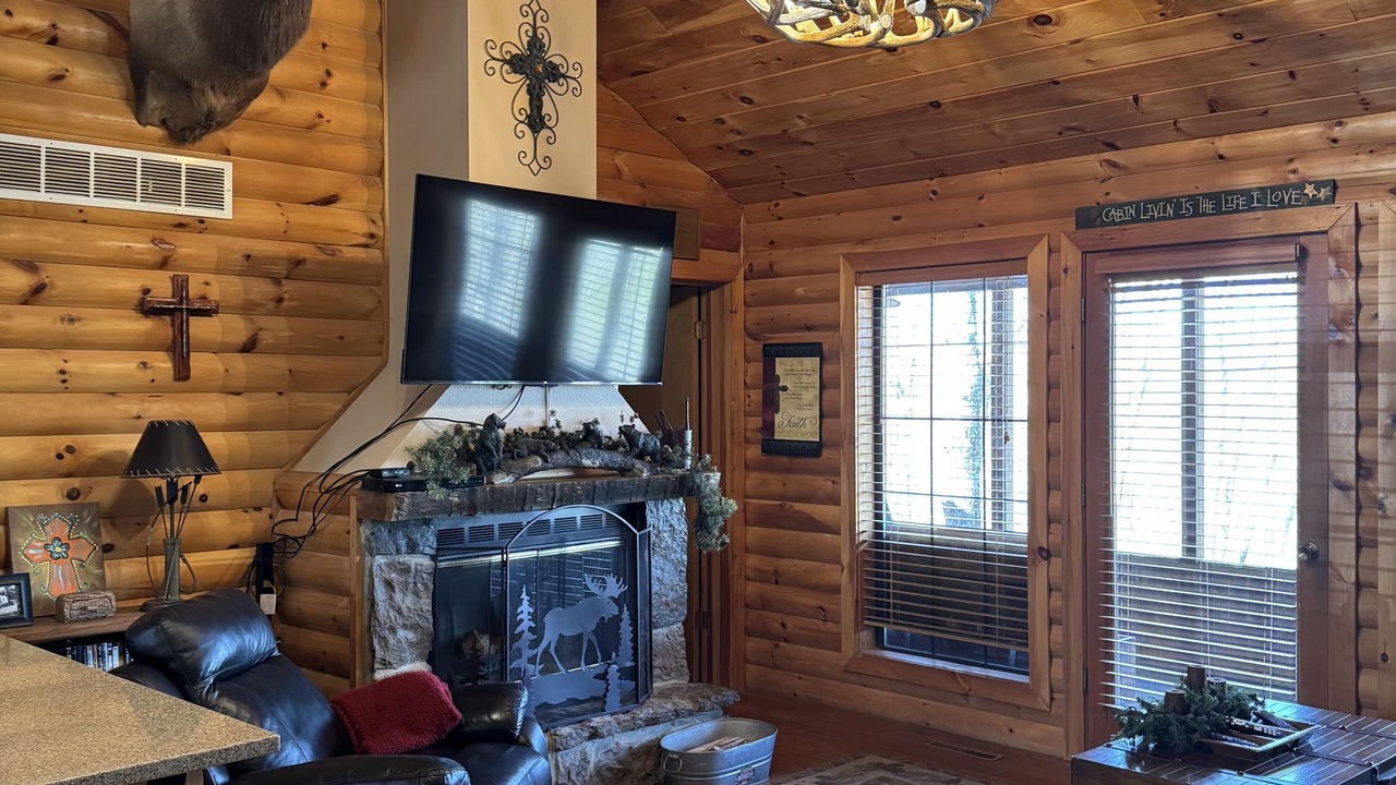 Photo of Livingroom in Notch Estates