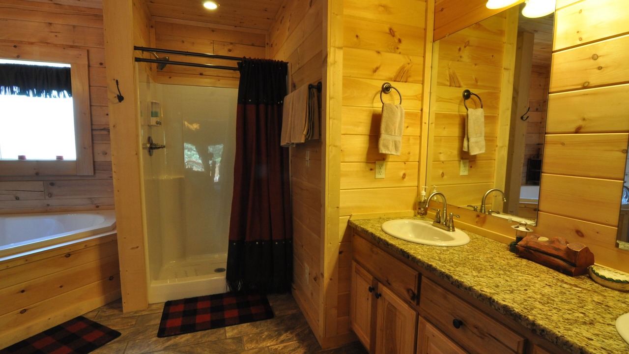 Photo of Bathroom in Branson Cedars