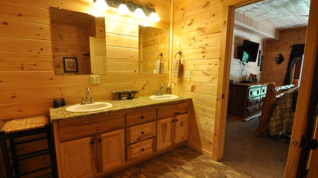 Photo of Bathroom in Branson Cedars