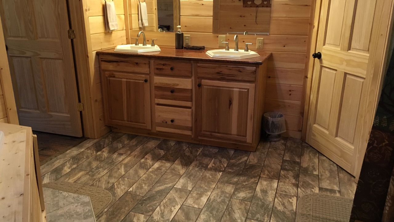 Photo of Bathroom in Branson Cedars