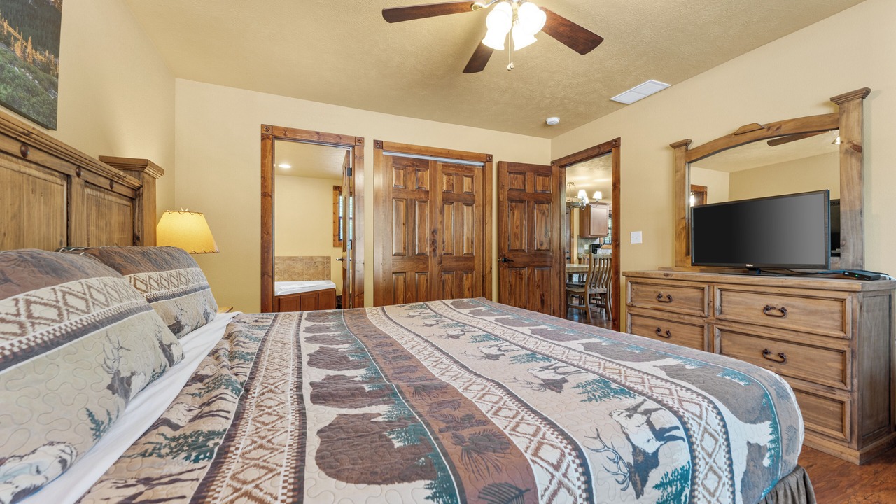 Photo of Bedroom in Reeds Spring