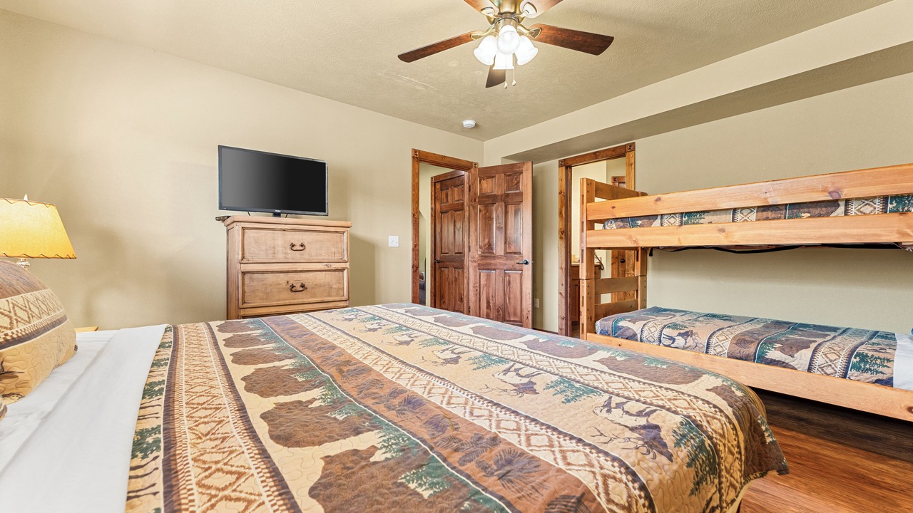 Photo of Bedroom in Reeds Spring