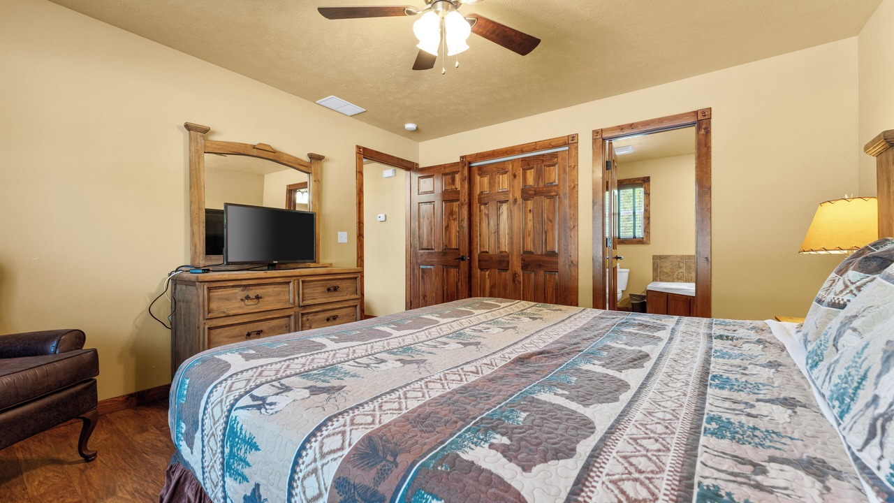 Photo of Bedroom in Reeds Spring