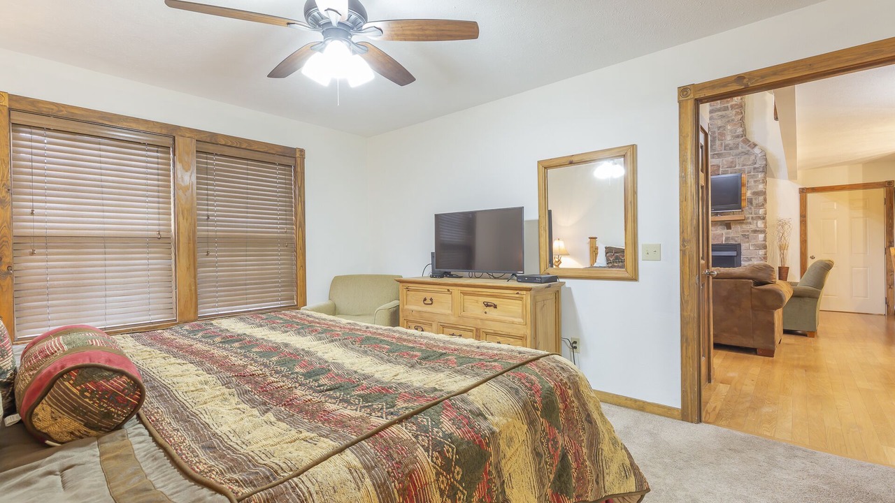 Photo of Bedroom in Reeds Spring